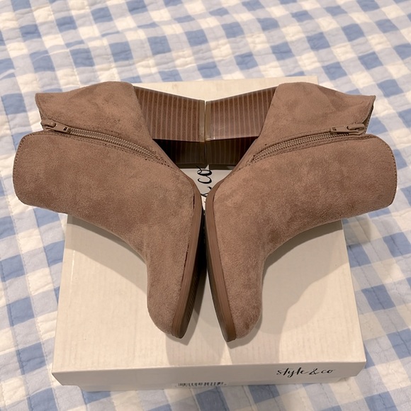 🍁Masrinaaf Taupe Suede Ankle Boots by Style & Co. In Size 5.5M - Picture 6 of 8